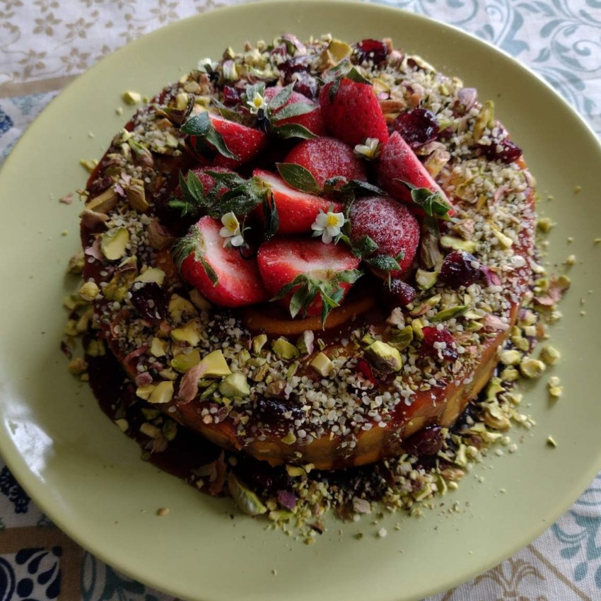 Vegan Balkabağı Pastası Harnup Pekmezi ve Antepfıstığı ile